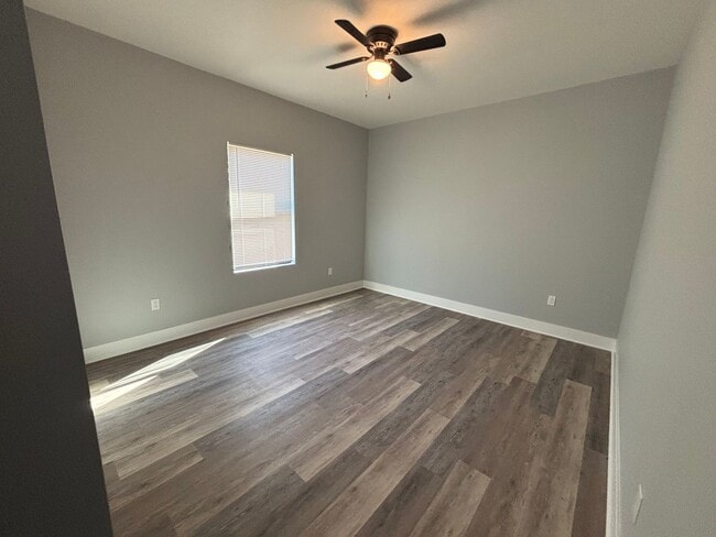 Building Photo - 5 bedrooms!! Remodeled top to bottom!