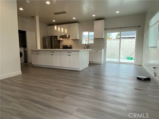 Building Photo - 1653 W Chateau Pl