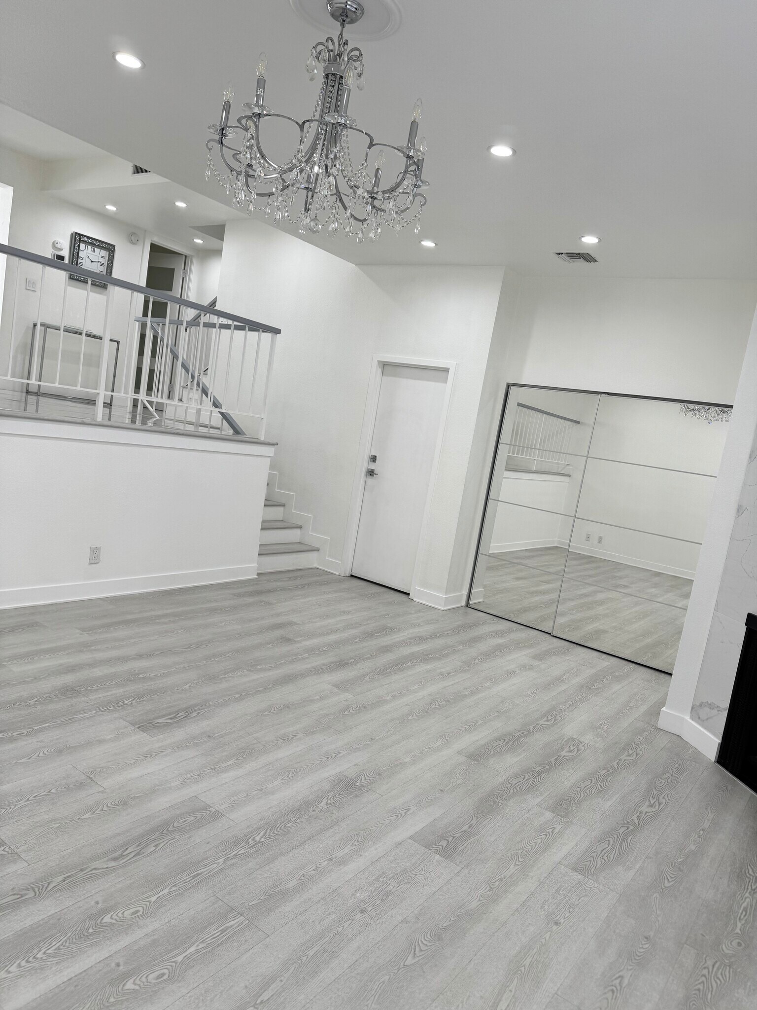 Building Photo - 18411 Collins St