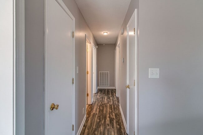 Building Photo - 940 Applegrove Cir