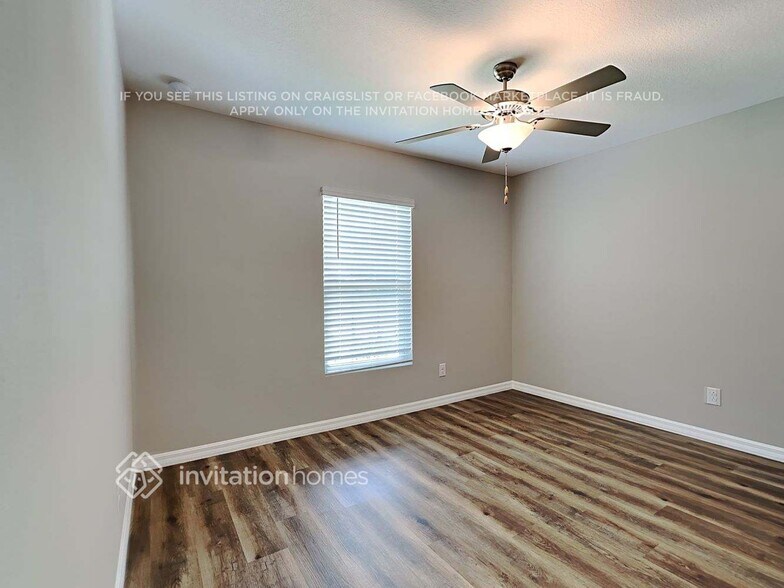 Building Photo - 704 NE Juanita Ct