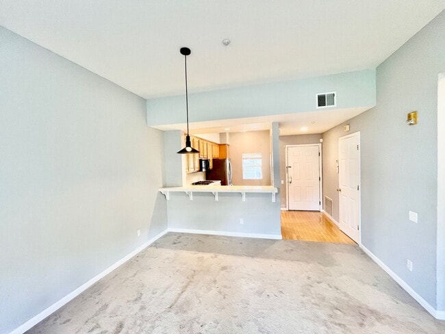 Building Photo - SPECTACULAR, ONE OF KIND BRISBANE 3 BED/2 ...