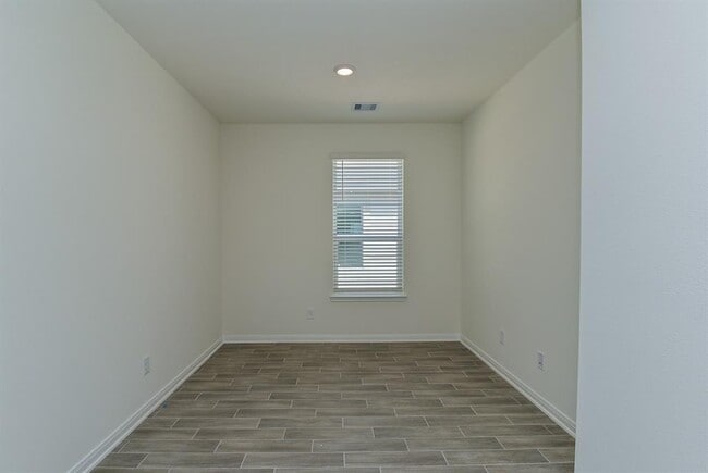 Building Photo - 27638 Mesabe Dr