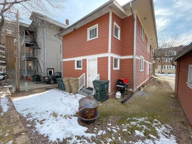 Building Photo - 1608/10 Hoyt St.