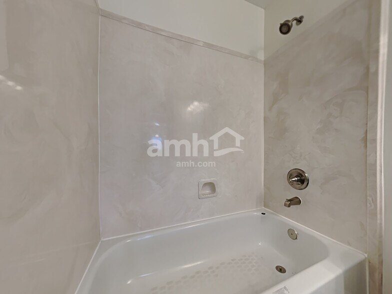 Building Photo - 9276 Durhamshire Dr