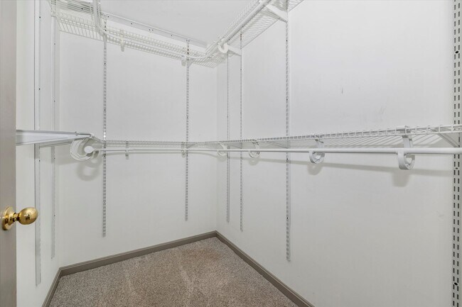 Building Photo - Twin Arch Crossing Rental