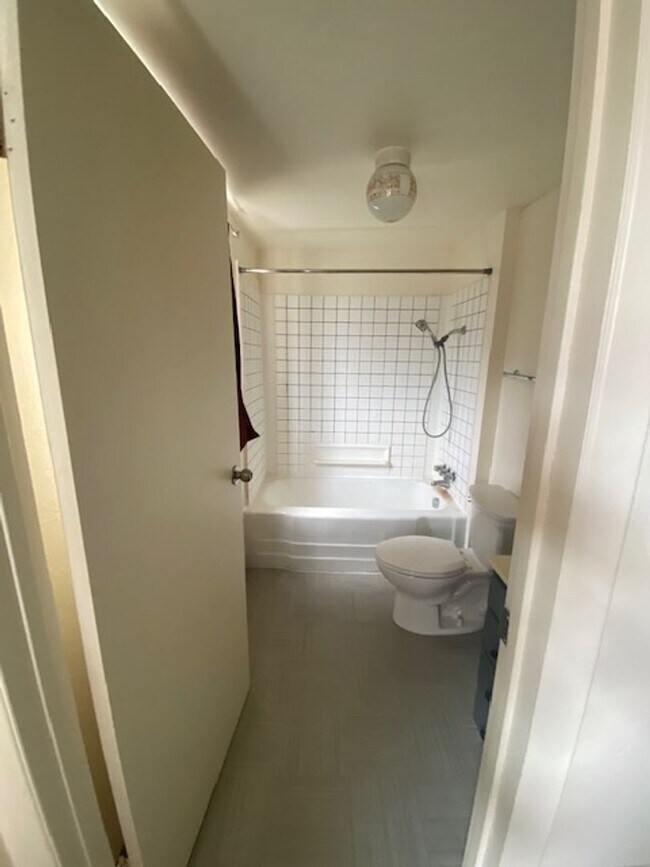 Building Photo - Downtown Seaside-Charming 1bd/1ba