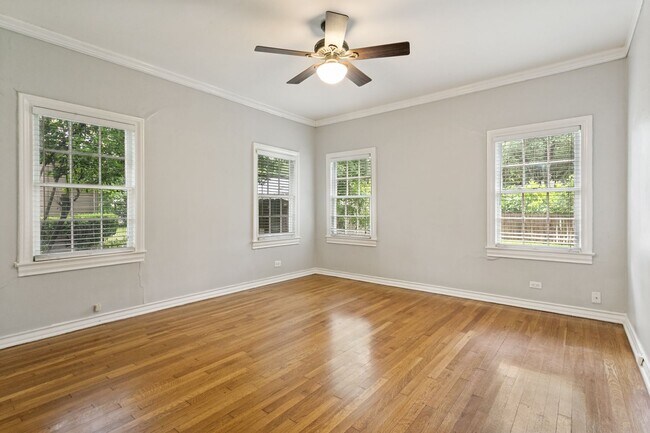 Building Photo - CHARMING ALAMO HEIGHTS COTTAGE