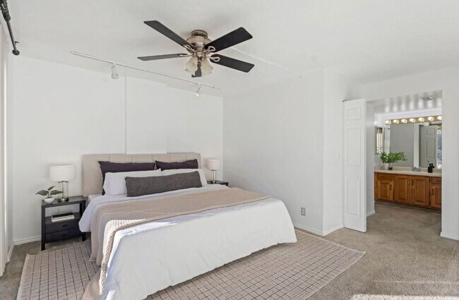 Building Photo - Incredible Location with 2 secure parking spaced