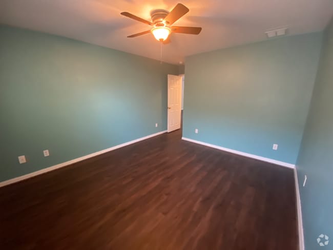 Building Photo - 1353 Karok St