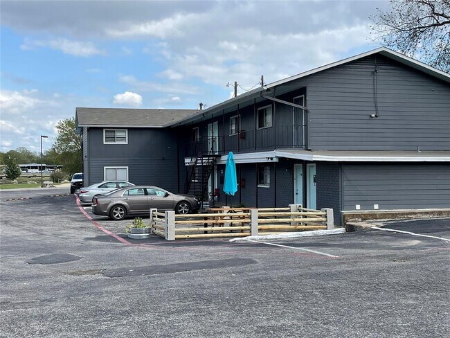 Building Photo - 1209 Vance St