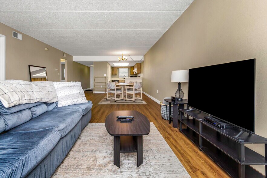 Building Photo - 12300 Park Blvd