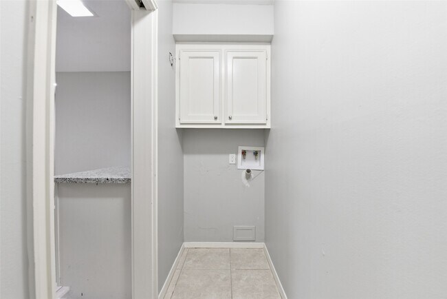 Building Photo - 4702 N Cashel Cir