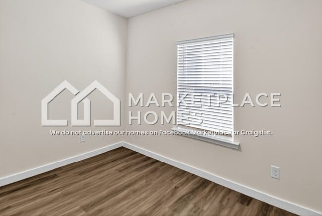 Building Photo - 4321 Scenic Mdw Dr NE