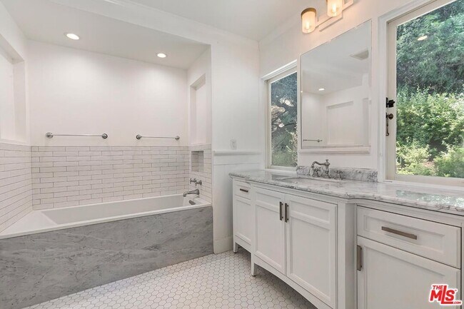 Building Photo - 7972 Mulholland Dr