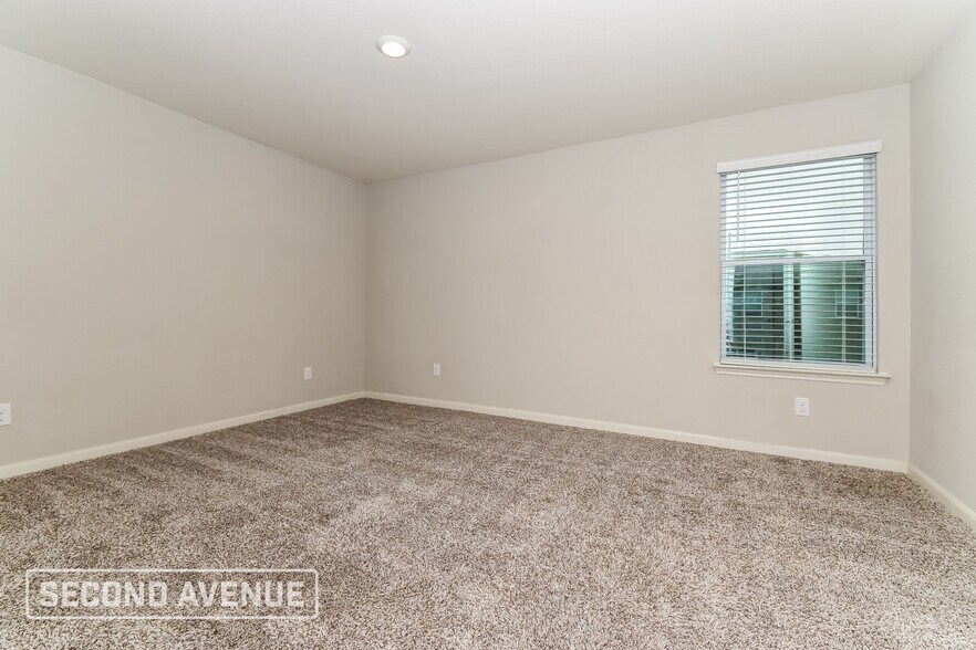 Building Photo - 2100 Jeanine Dr