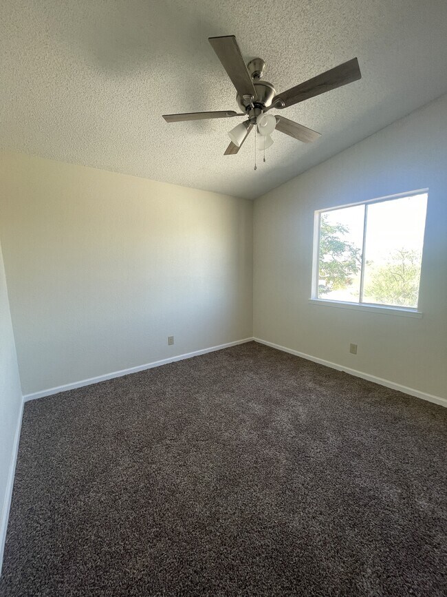 Building Photo - 864 Barandal Dr