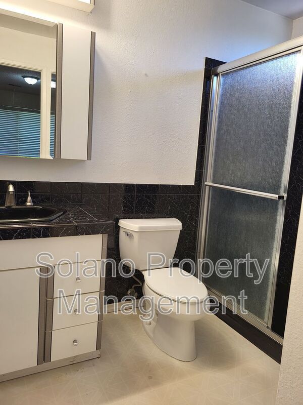 Building Photo - 125 Serpentine Dr