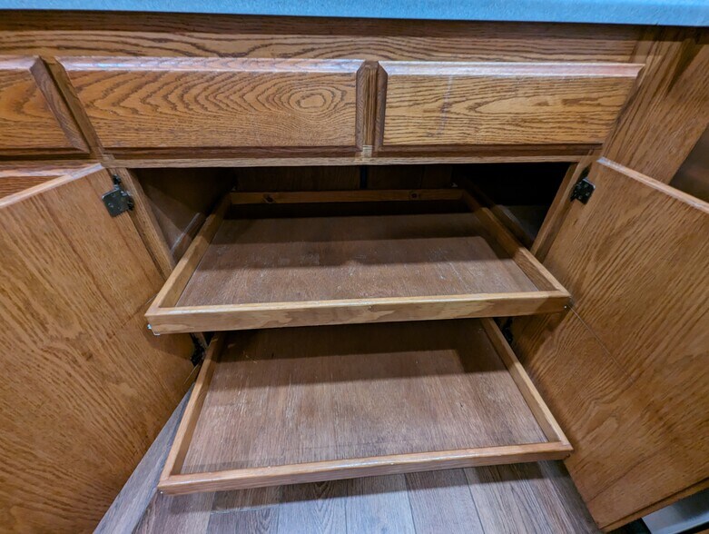 Kitchen Sliding Drawers - 225 Shadowrun Ct