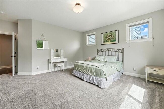 Building Photo - Elegant 3-Bedroom Fully Furnished Home wit...