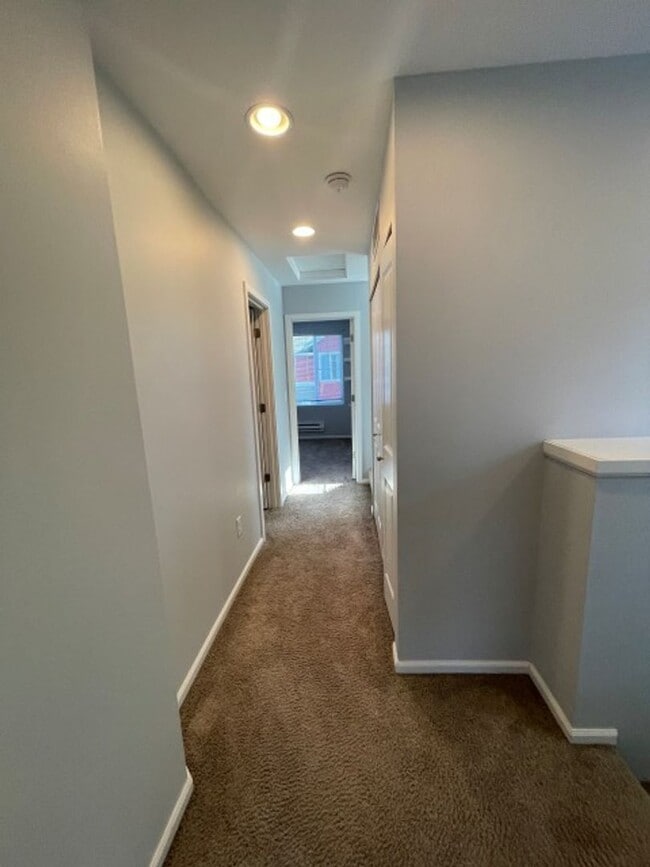 Building Photo - 3bd/3.5ba Bothell Townhouse