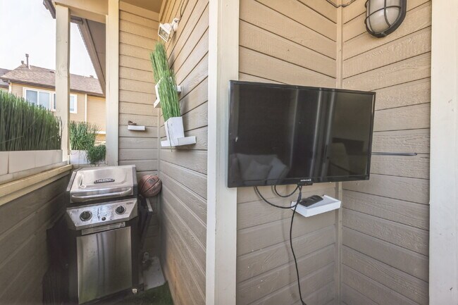 Building Photo - Beautiful Remodeled 2 Bedroom/2 Bathroom Condo is DTC!