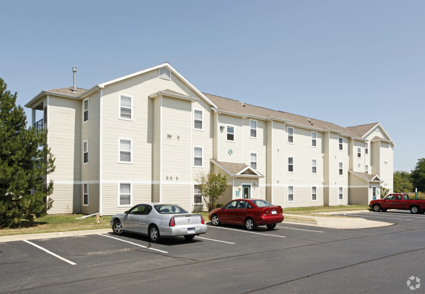 Building Photo - The Landings at Chandler Crossings