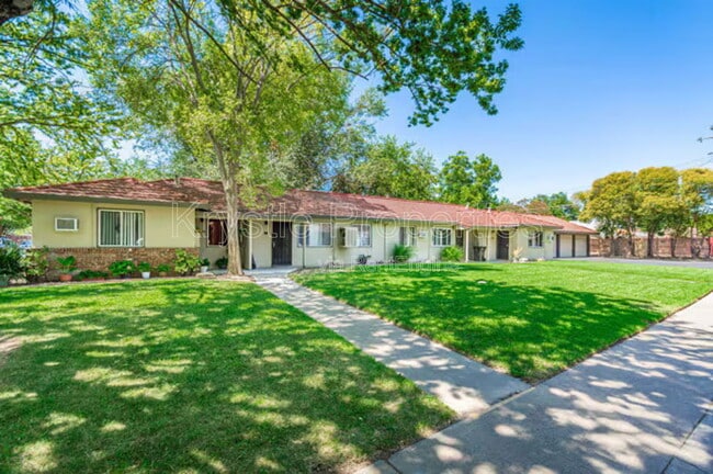 Building Photo - 2044 Red Robin Ln