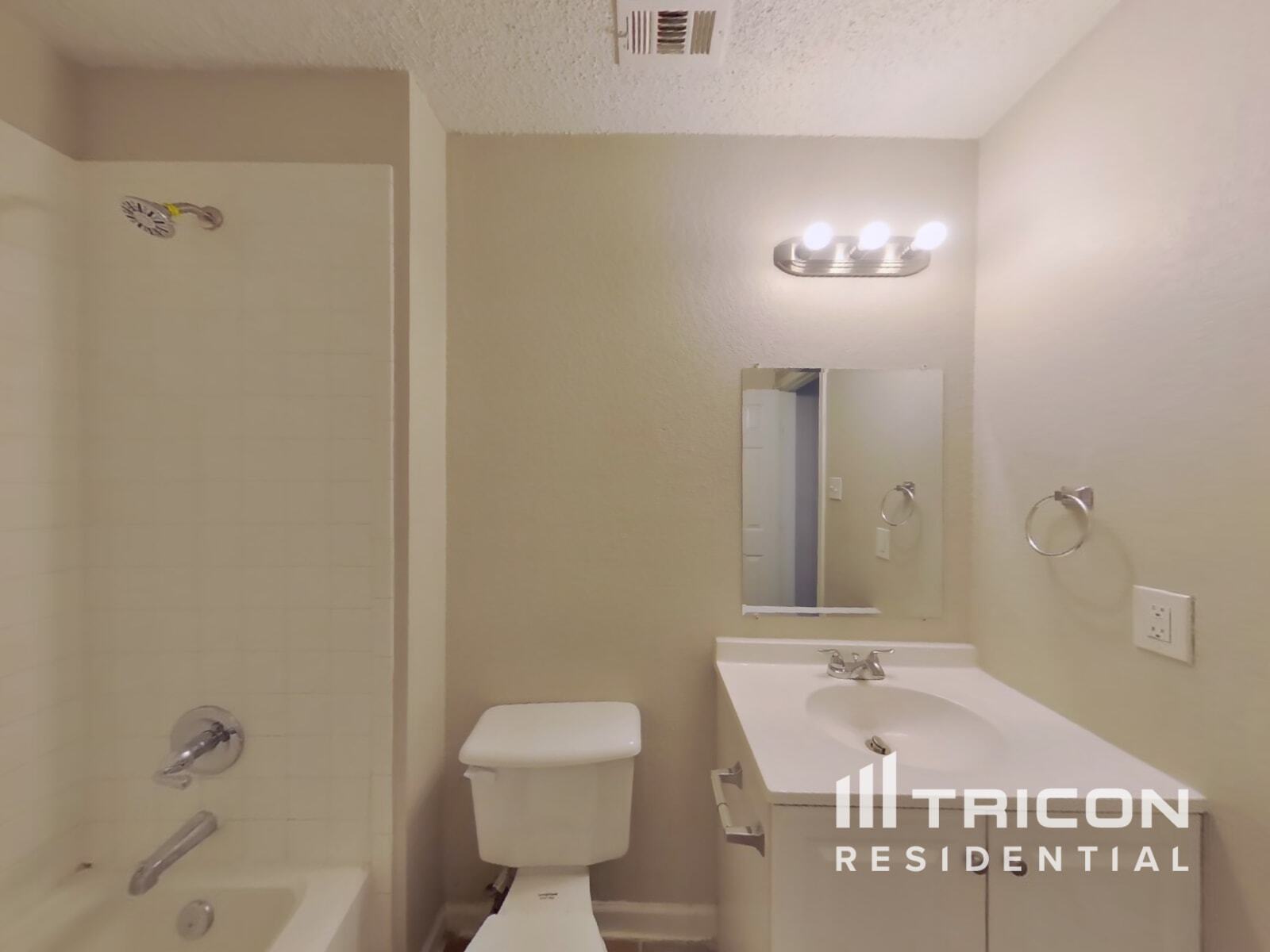 Building Photo - 716 King St