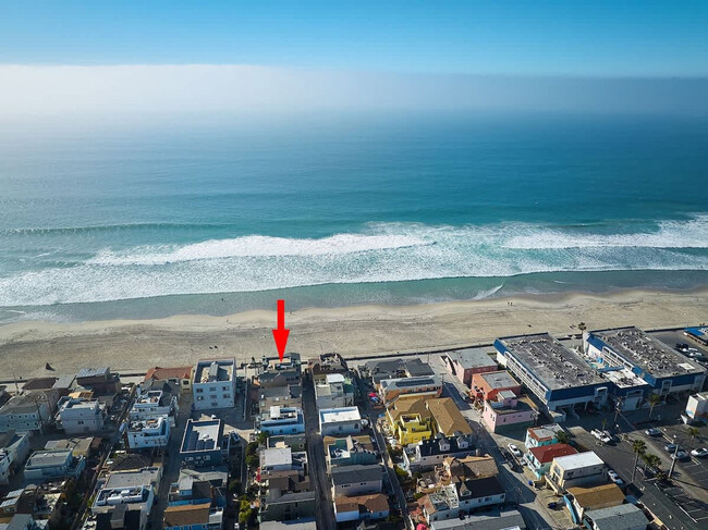 Building Photo - 3979 Ocean Front Walk