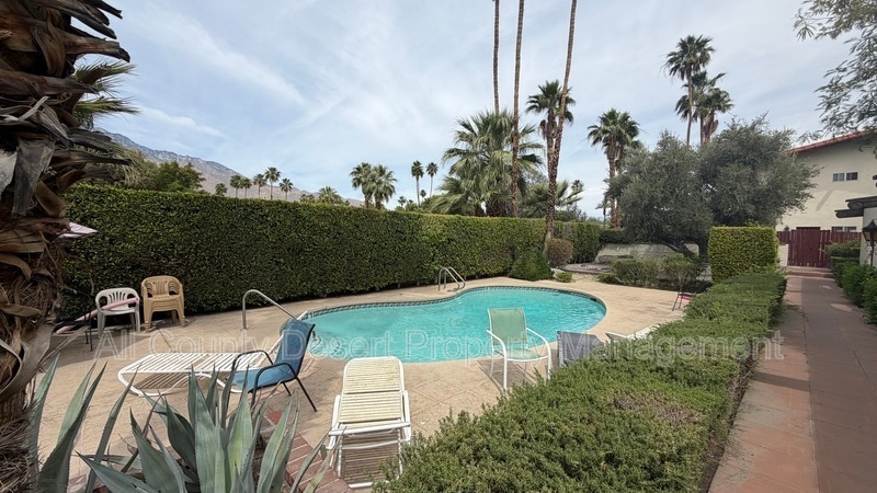 Building Photo - 550 El Cielo Rd