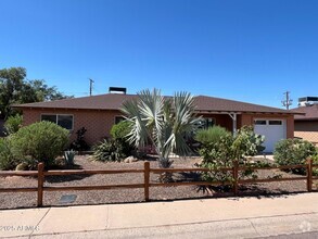Building Photo - 8123 E Mitchell Dr