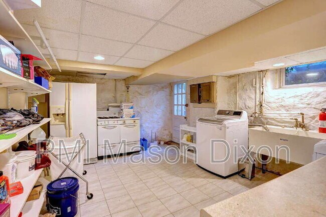 Building Photo - 5304 Springlake Way