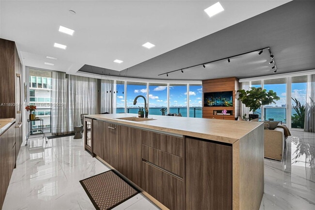 Building Photo - 488 NE 18th St