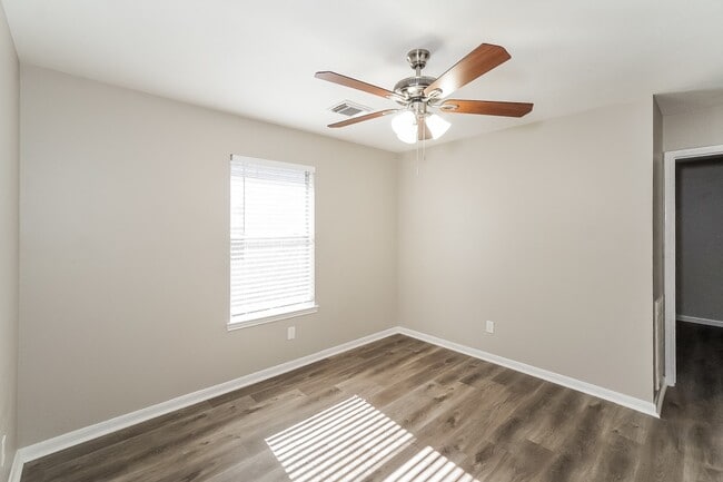 Building Photo - 3615 Rolling Springs Ln