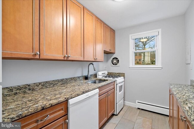 Building Photo - 945 N Barton St