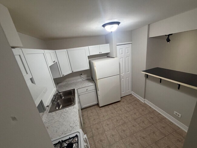 Building Photo - 1000 Bayside Dr.  2378