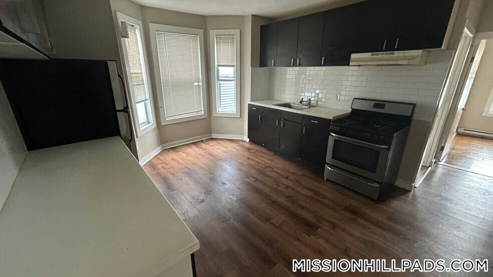 Building Photo - 121 George St