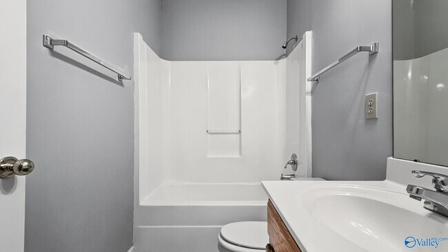 Building Photo - 141 Canterbury Dr