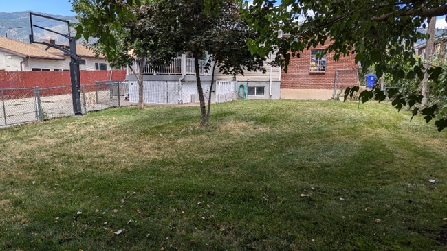 Building Photo - 1489 N 400 W