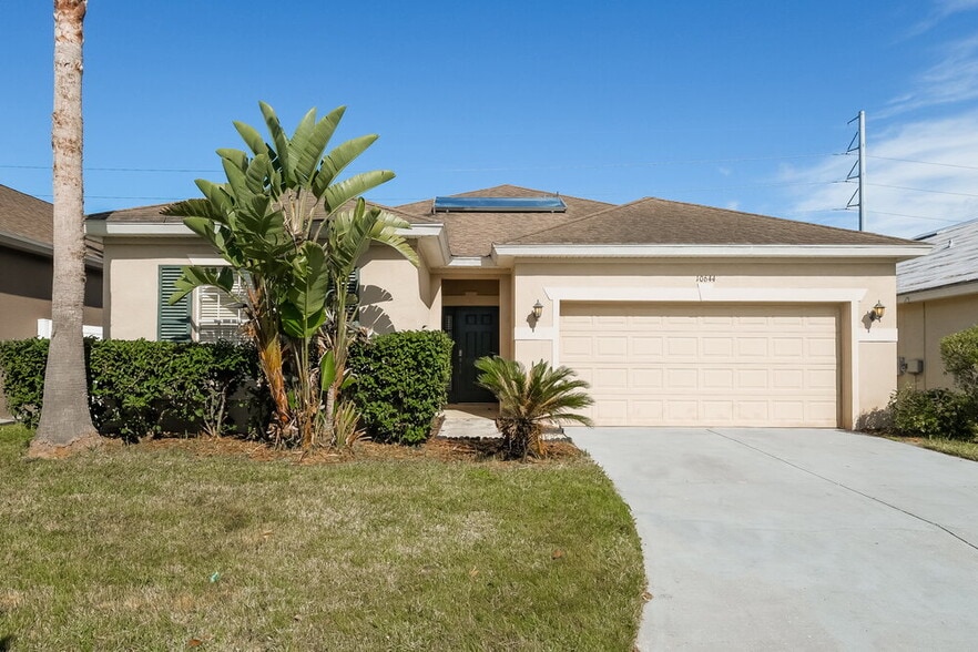 Primary Photo - 10644 Shady Preserve Dr