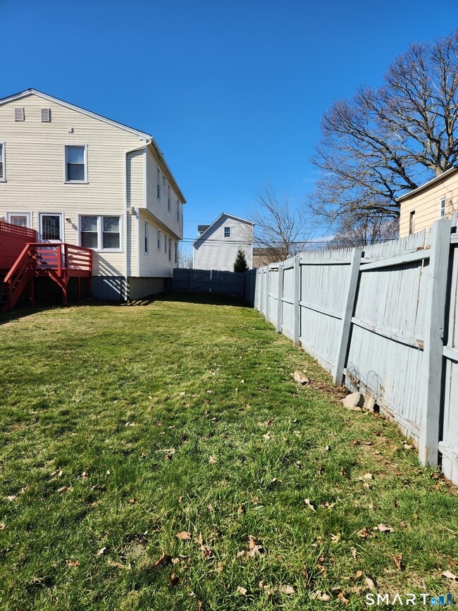 Building Photo - 164 Meadowview Ave