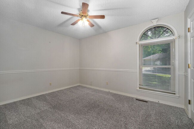 Building Photo - Charming 3 Bed | 2 Bath Home with Beautiful Outdoor Living