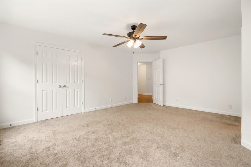 Building Photo - 4 Kandes Ct