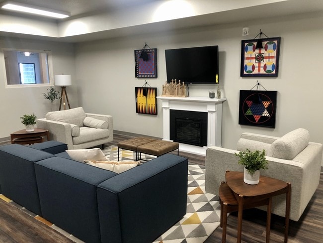 Community Room - Libertad Des Moines