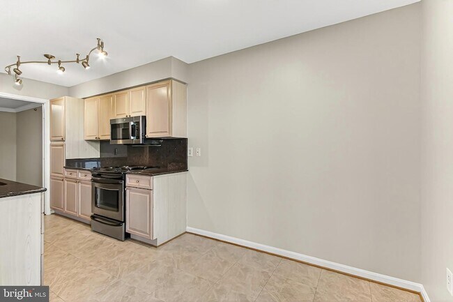 Building Photo - 2151 Jamieson Ave