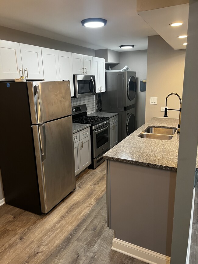 Building Photo - 20128 Ash Ln