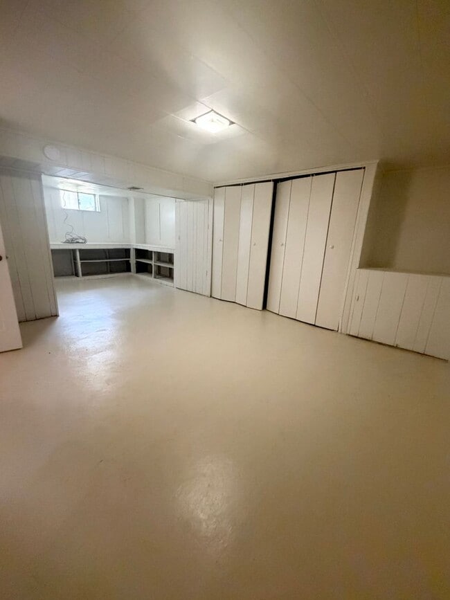 Building Photo - Crestwood Charm 3bd 2bth SFH