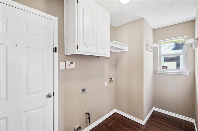 Building Photo - 4812 Highlands Dr