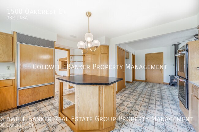 Building Photo - 1500 Oakcrest Ct